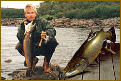Kalastaja saaliineen